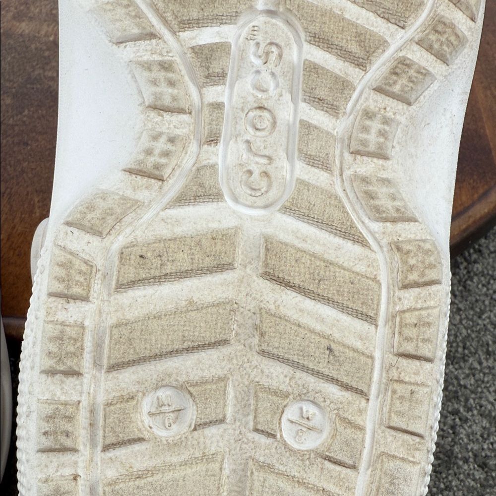 CROCS Shoes Men 6 Wm 8 White Clogs Gray Faux Fur Lining Coffee Camera Daisy - Picture 11 of 11